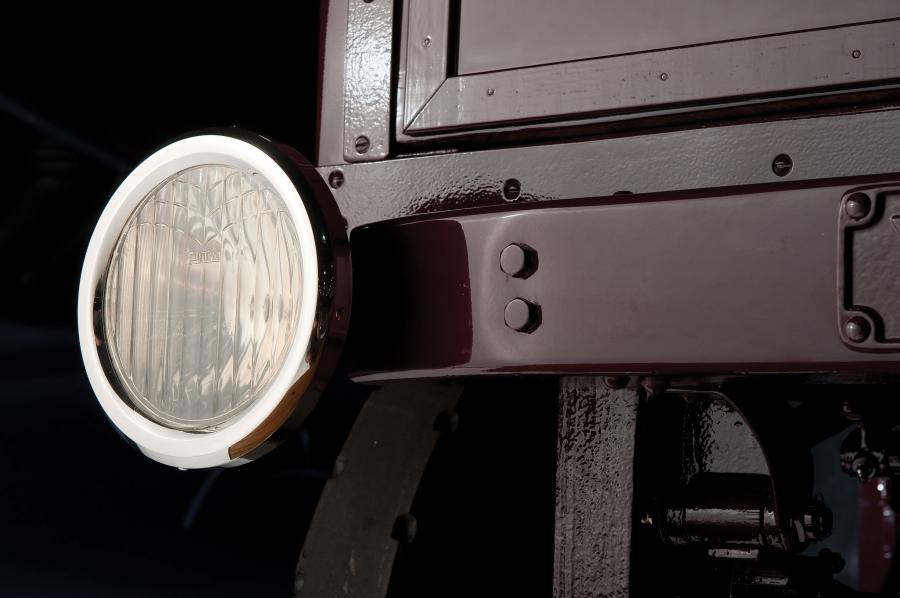 Детали экстерьера Walker Electric Model 15 Delivery Truck 1909 года  (фото 3 из 12)